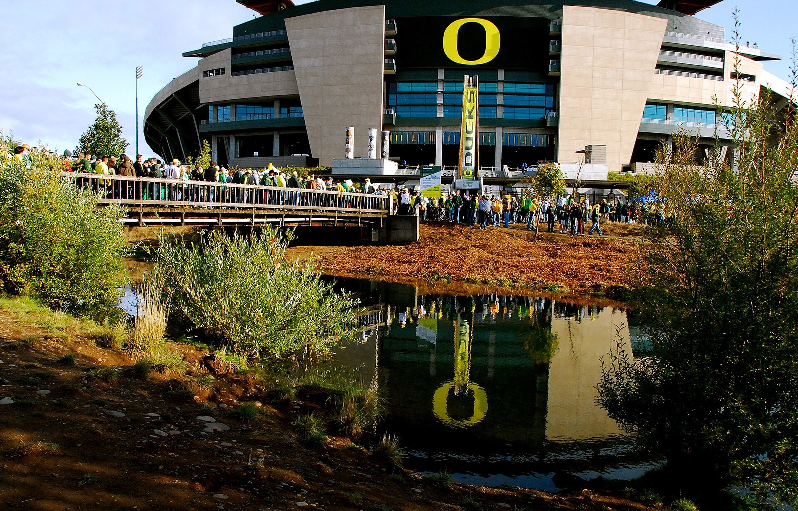 Autzen Stadium — Dante Moore injury context