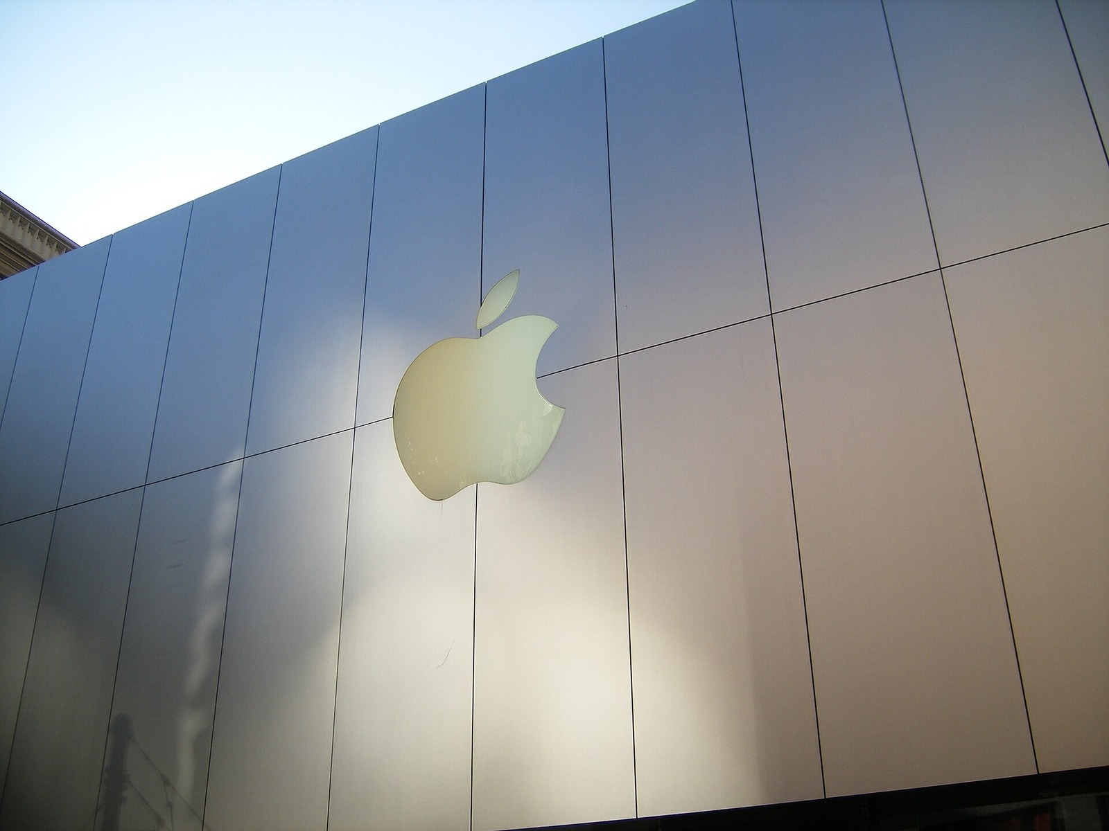 Apple Store exterior with glass facade