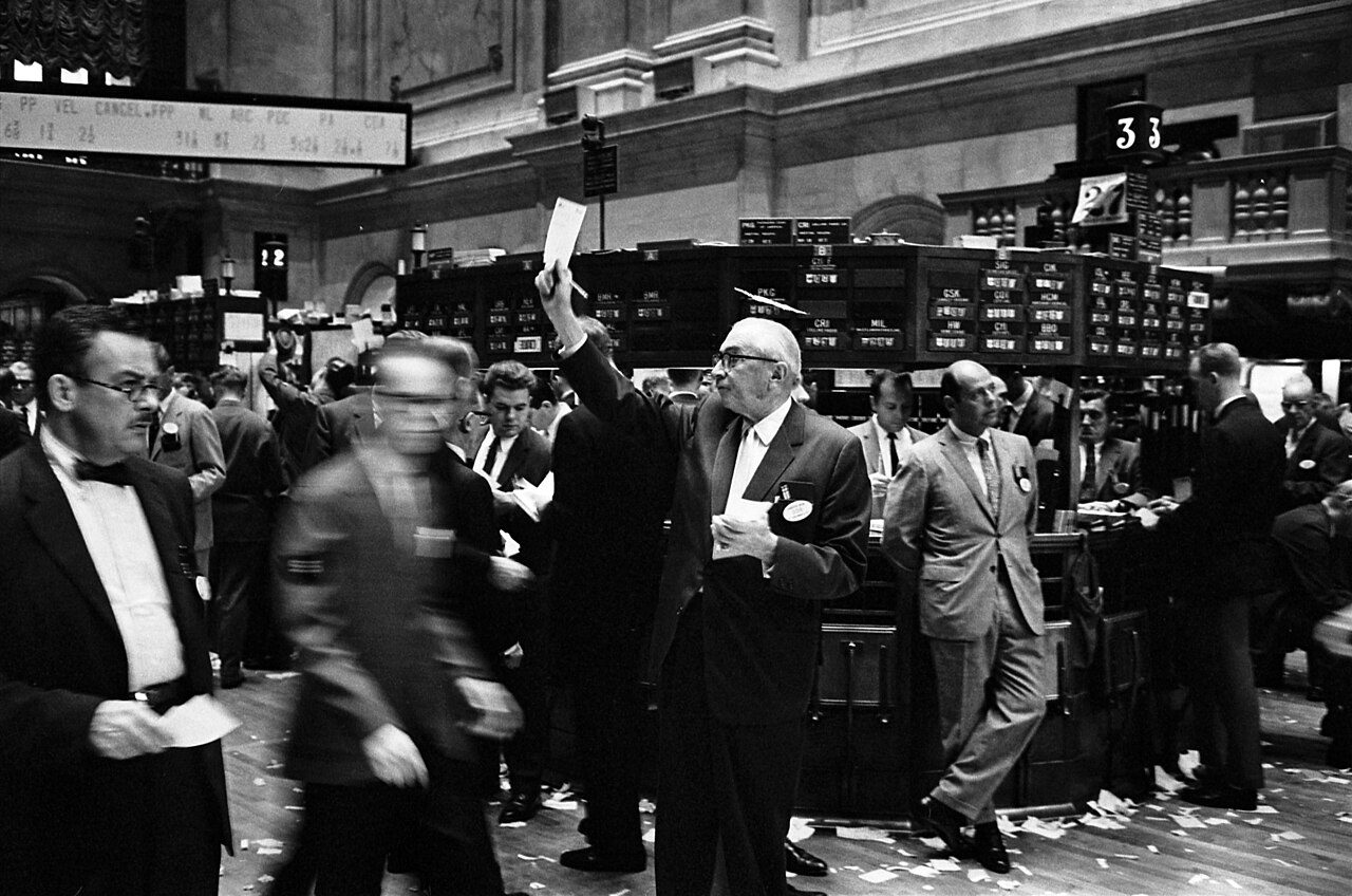 Traders on the New York Stock Exchange trading floor (archival interior view)