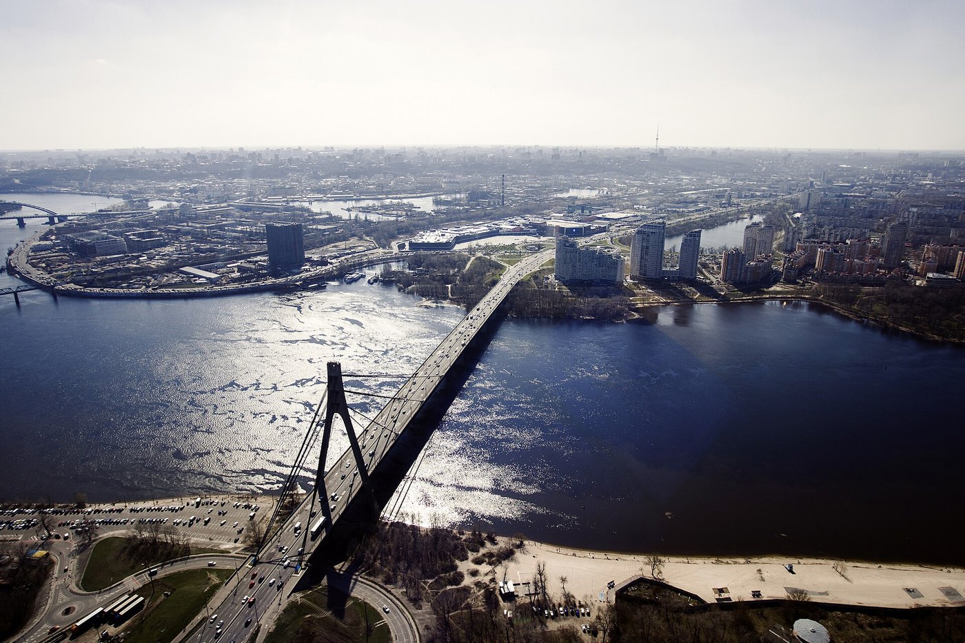 Kyiv’s Pivnichnyi Bridge, also called the Northern Bridge, spanning the Dnipro