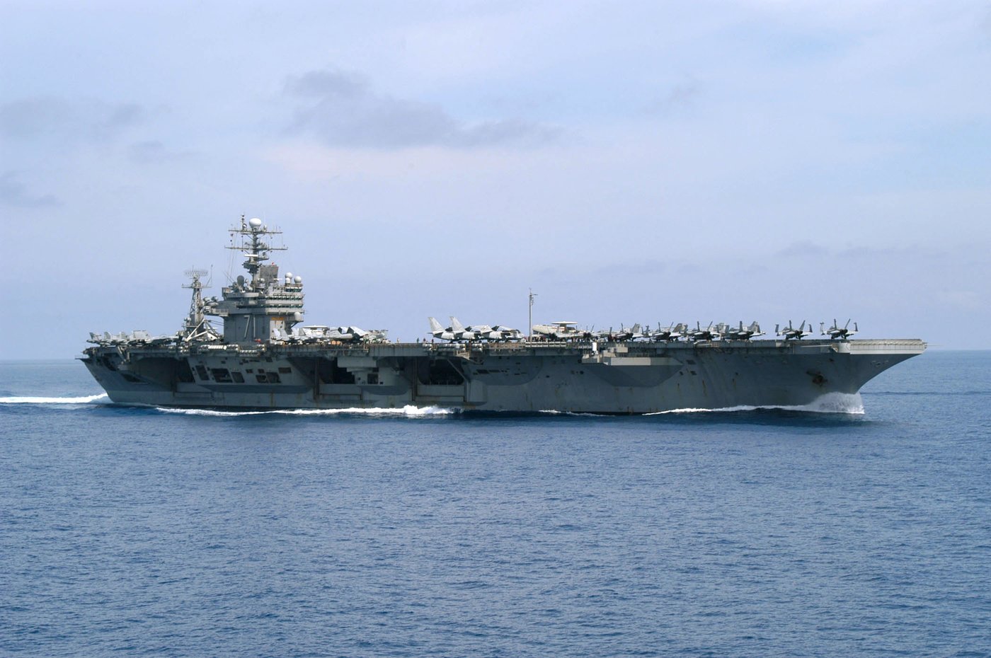 Aircraft carrier USS Theodore Roosevelt (CVN-71) underway