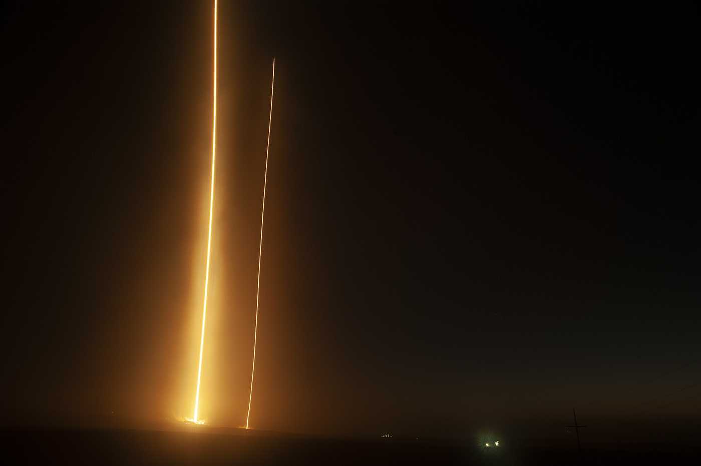 Night exposure of a SpaceX Falcon 9 launch from Vandenberg