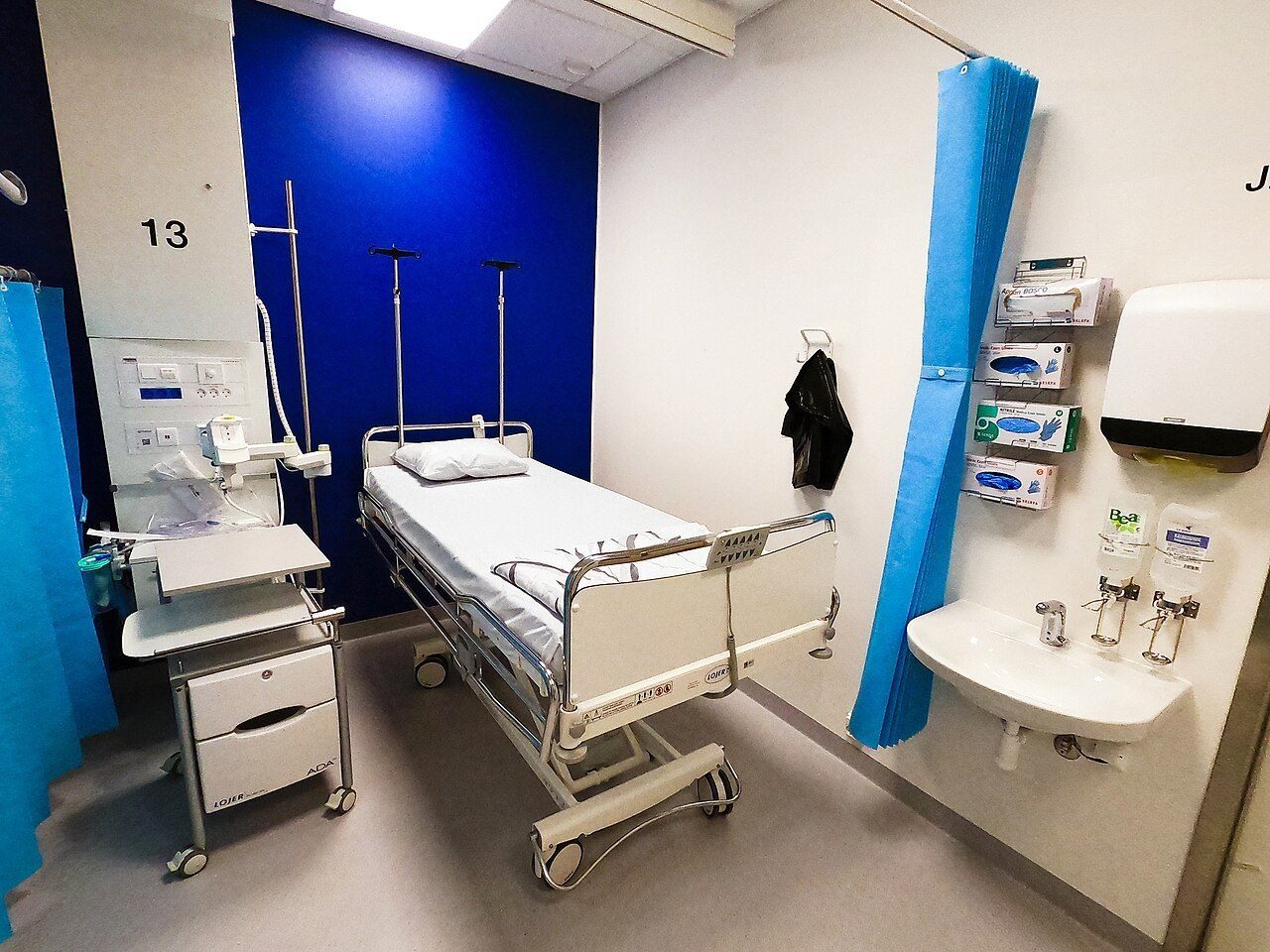 hospital emergency entrance