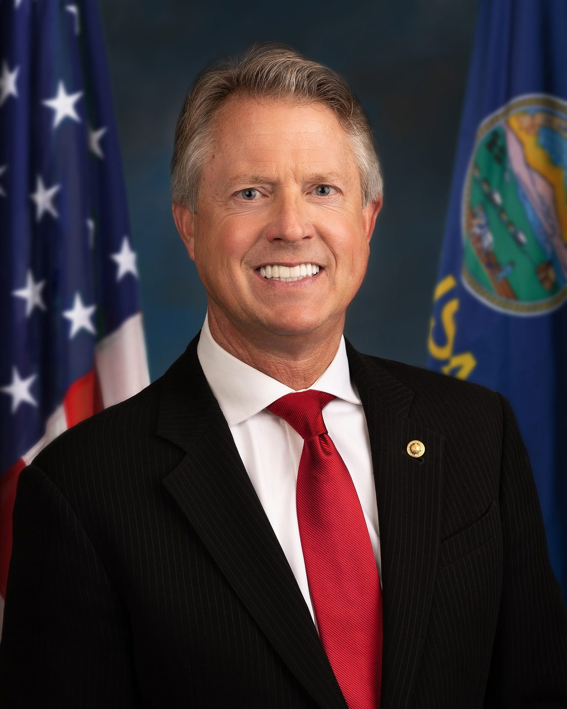 Official portrait of Sen. Roger Marshall, Republican of Kansas