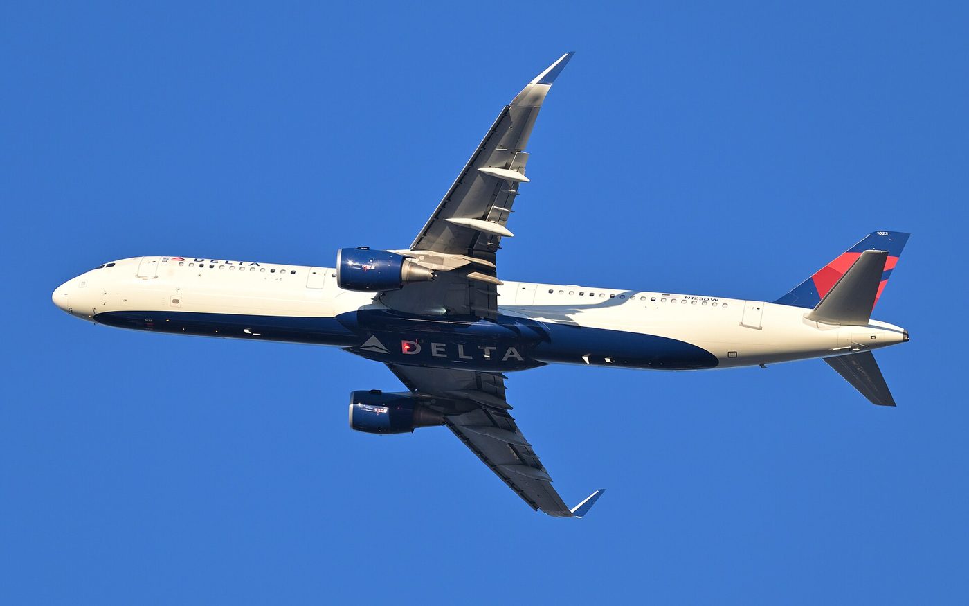 A Delta Air Lines Airbus A321 departs Boston in November 2025