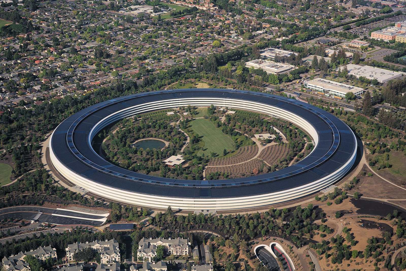 Aerial view of Apple Park, Apple's headquarters in Cupertino, California