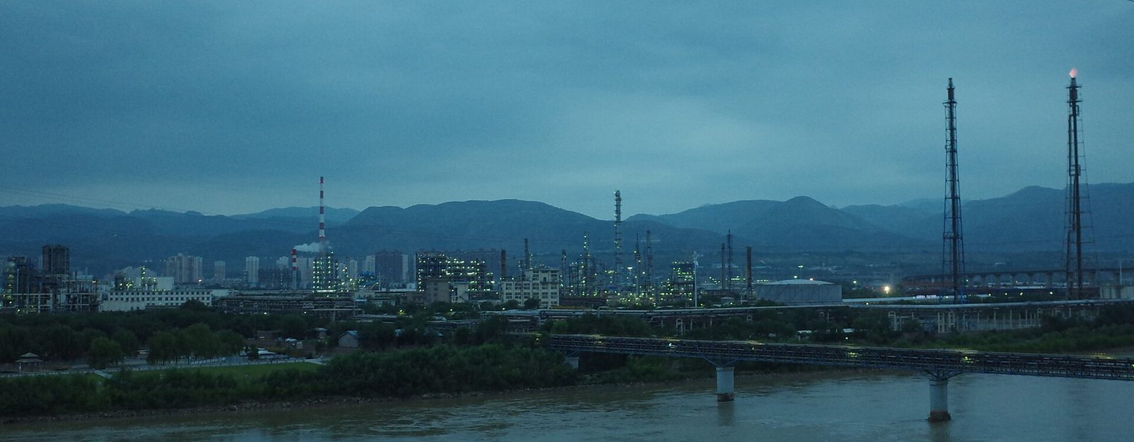 The PetroChina Lanzhou refinery at night