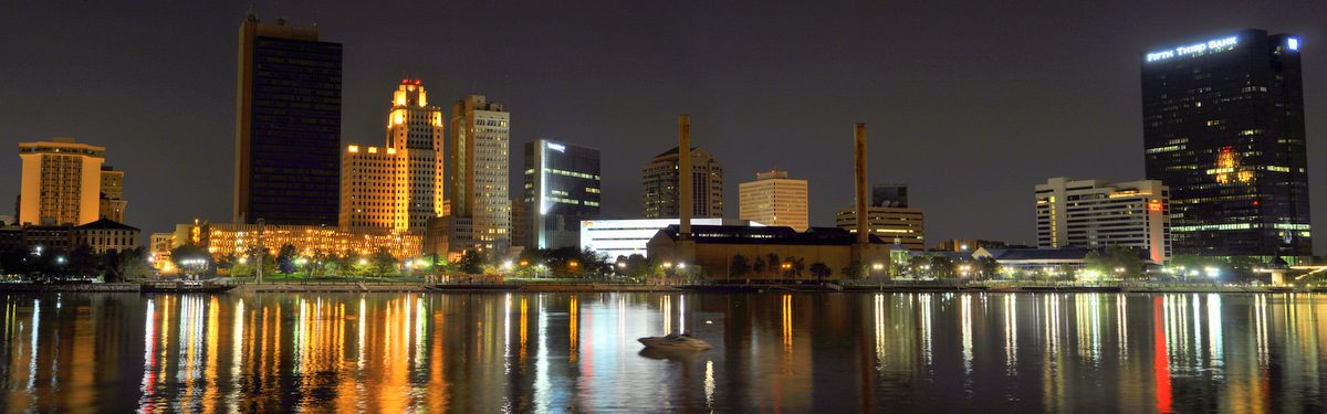 Toledo, Ohio's skyline at night