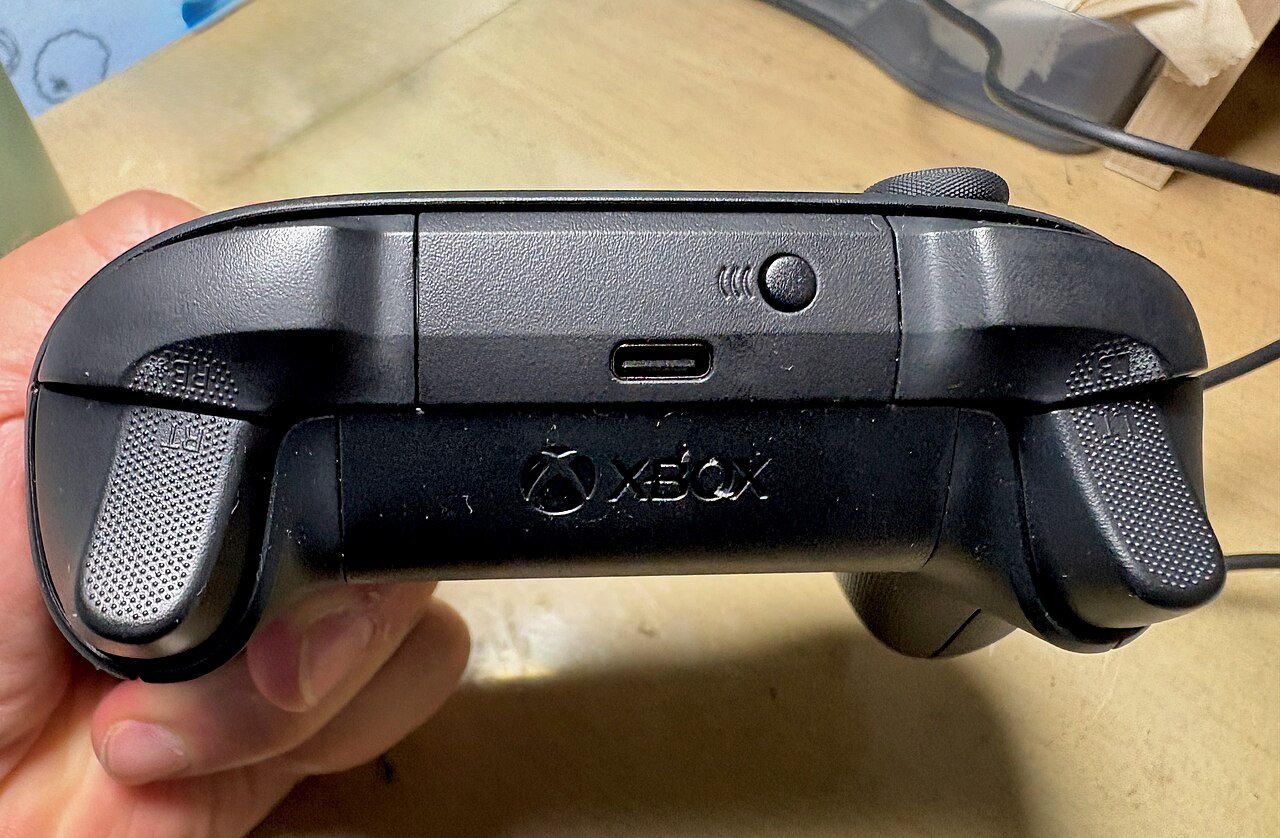 A black Xbox wireless controller