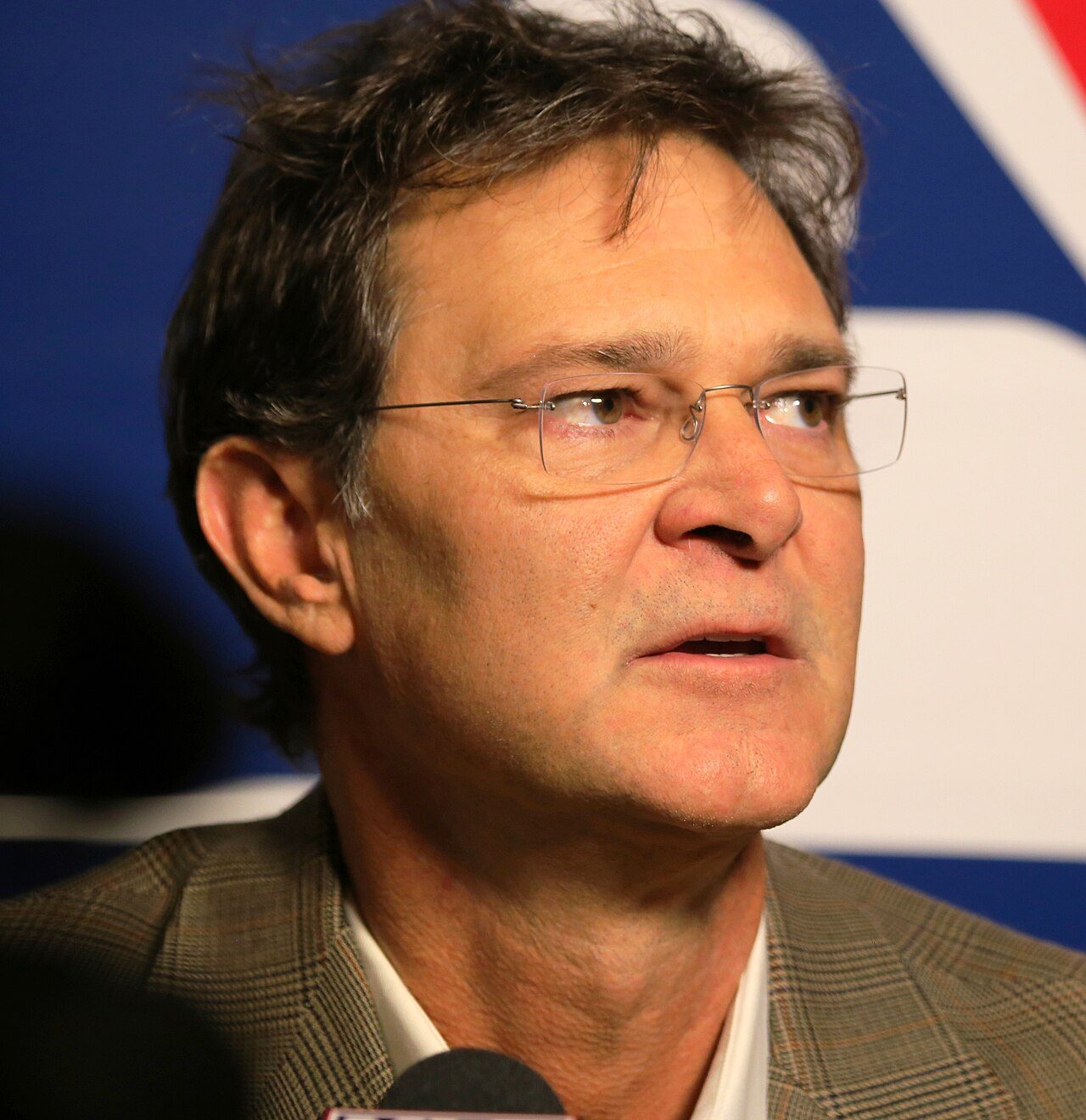Don Mattingly speaking to reporters at baseball's 2015 Winter Meetings