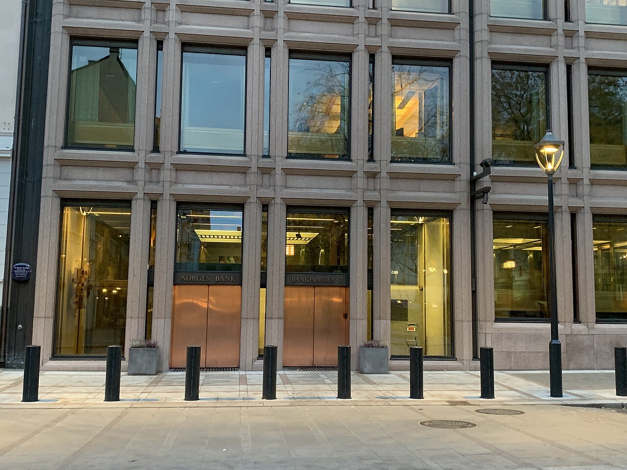 The stone and glass facade of the Norges Bank headquarters building in Oslo