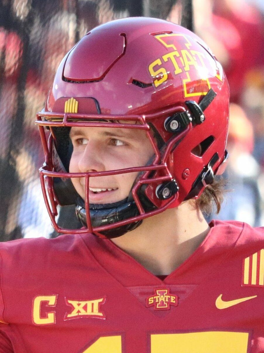Brock Purdy in an Iowa State uniform shaking hands with a teammate
