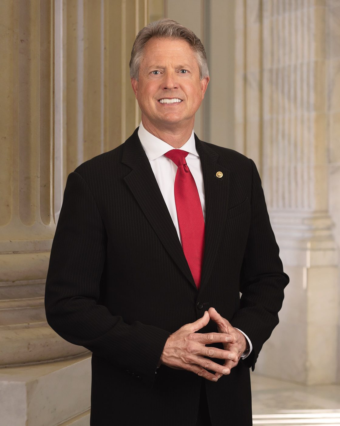 Official portrait of Senator Roger Marshall