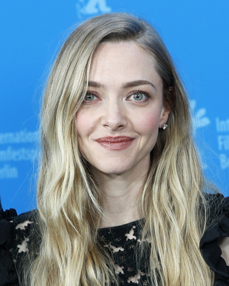 Amanda Seyfried smiling at a film festival photocall