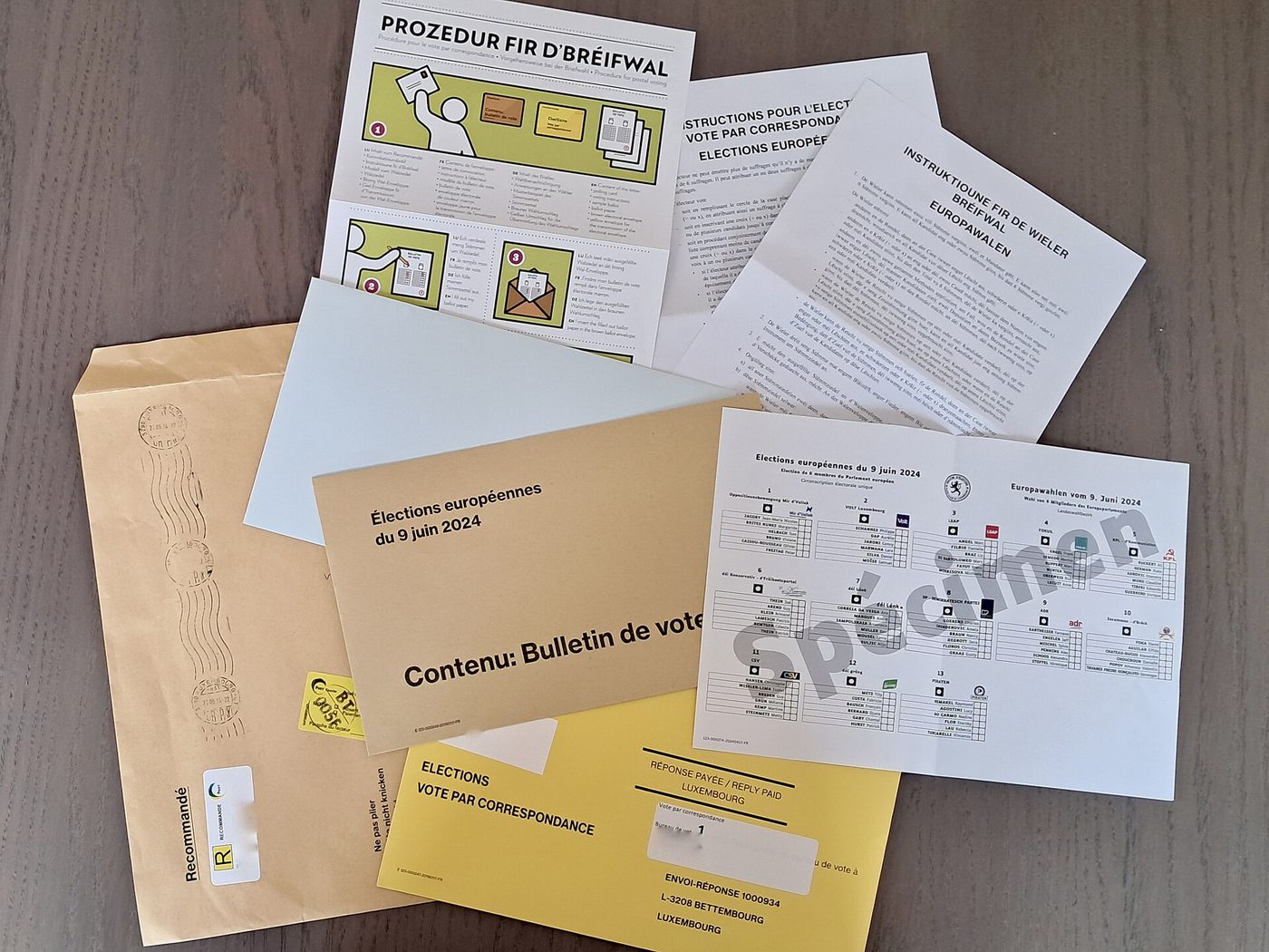 Mail voting ballot papers and envelopes