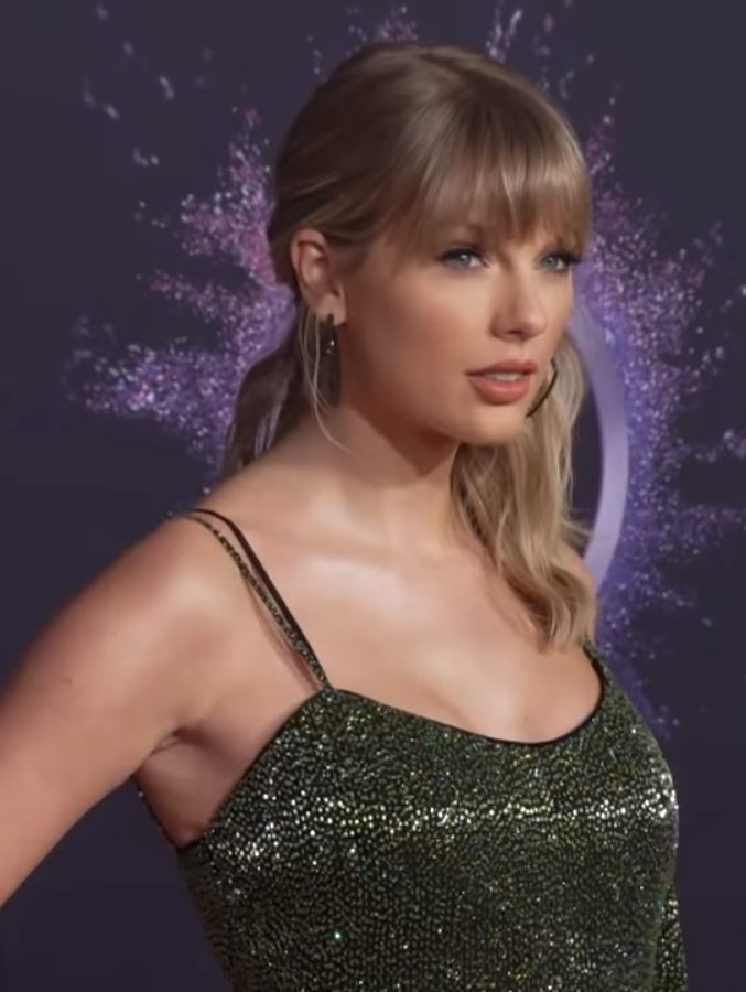 Taylor Swift at an awards show