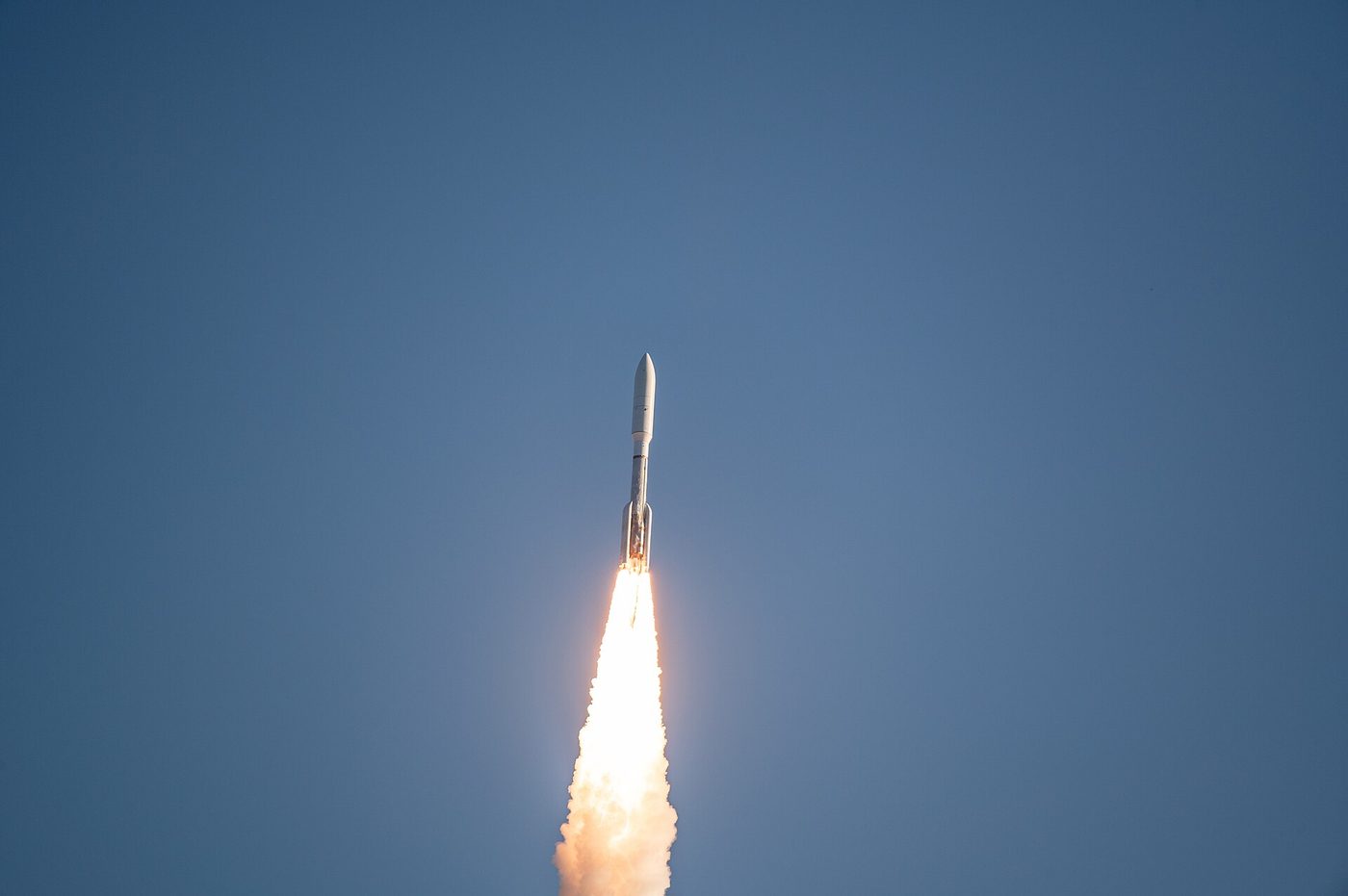 A rocket launches Amazon Kuiper satellites