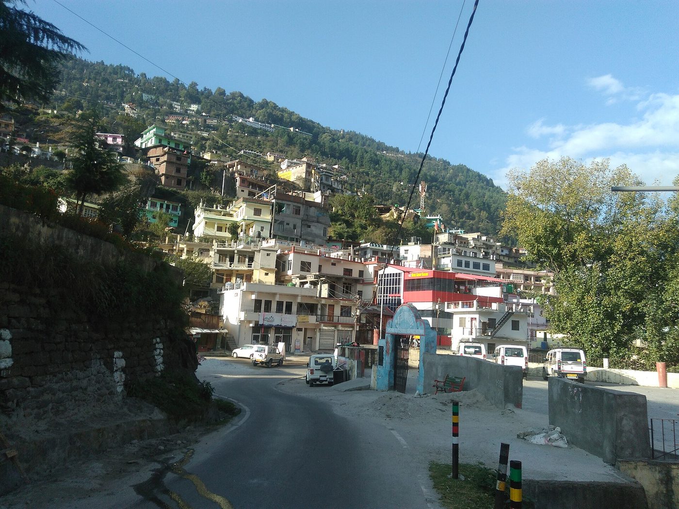 Buildings on a Himalayan hillside in Joshimath, India