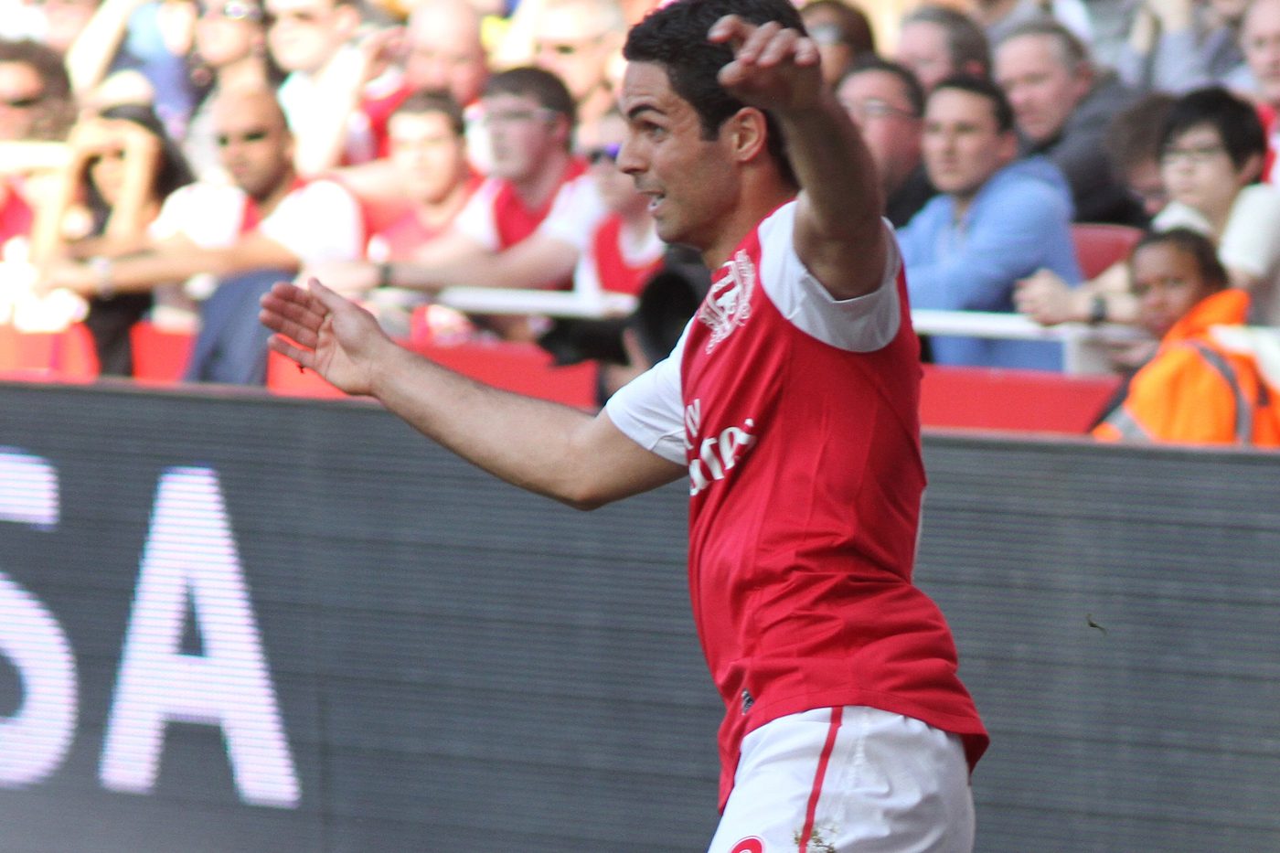 Mikel Arteta in a red and white Arsenal kit during a match