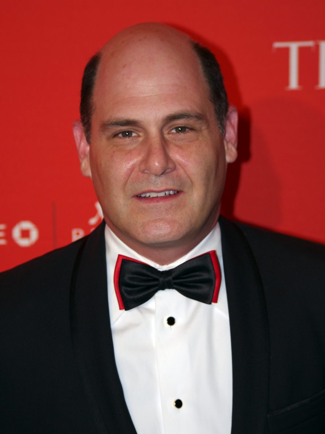 Matthew Weiner in a tuxedo and bow tie at a gala