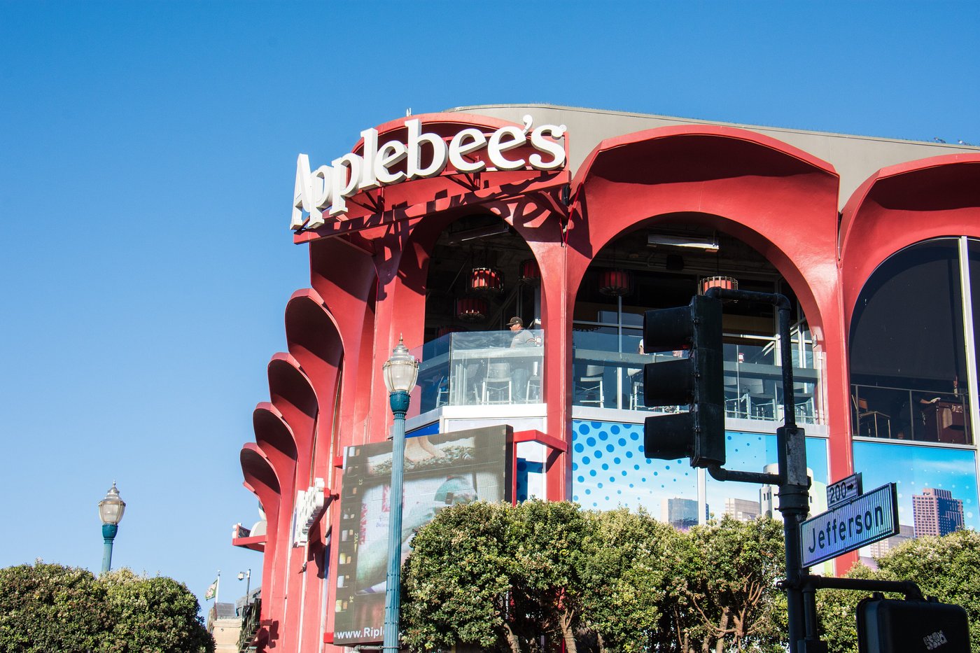The front of an Applebee's restaurant in San Francisco